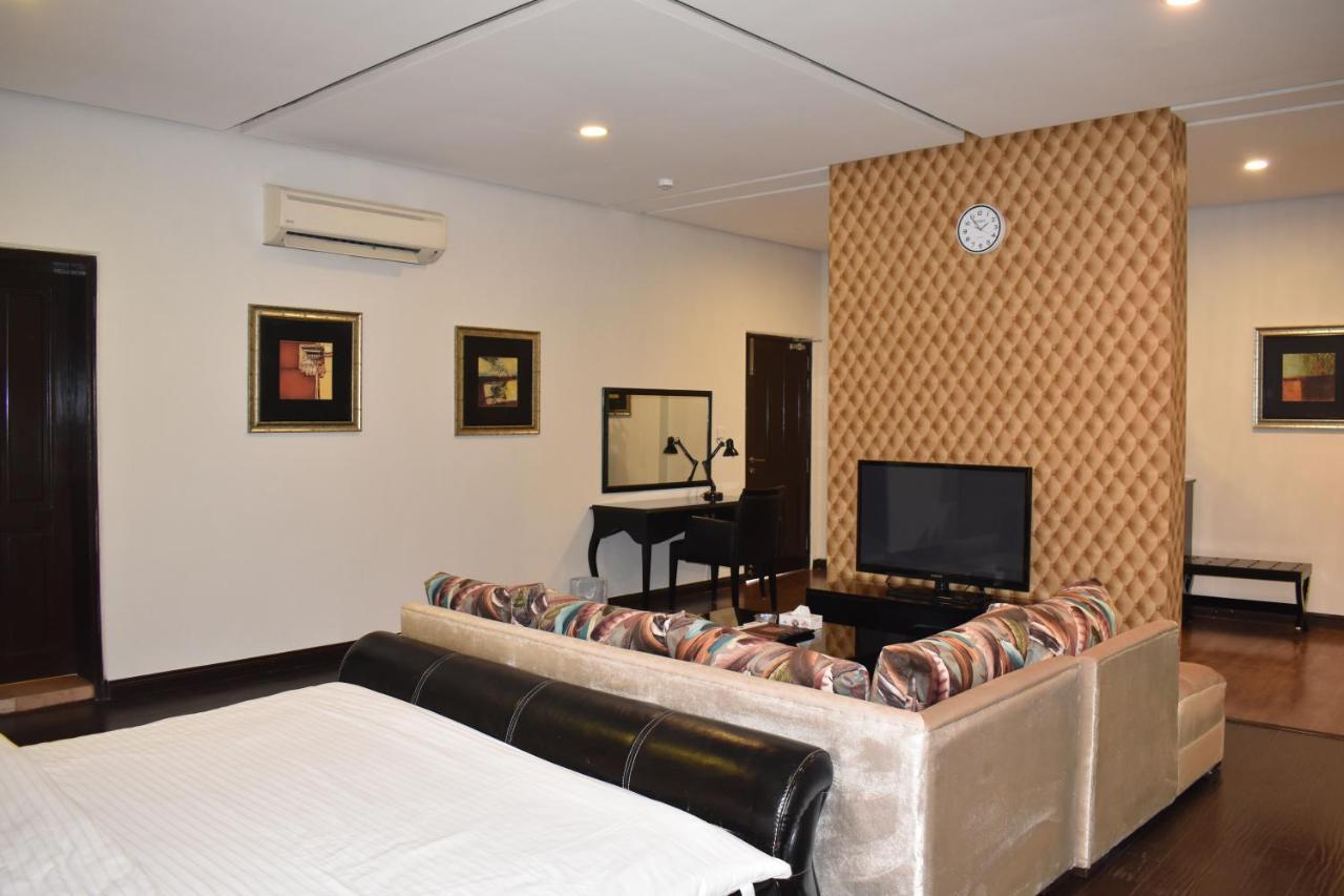 Safari Club 1 Hotel Равалпинди Екстериор снимка