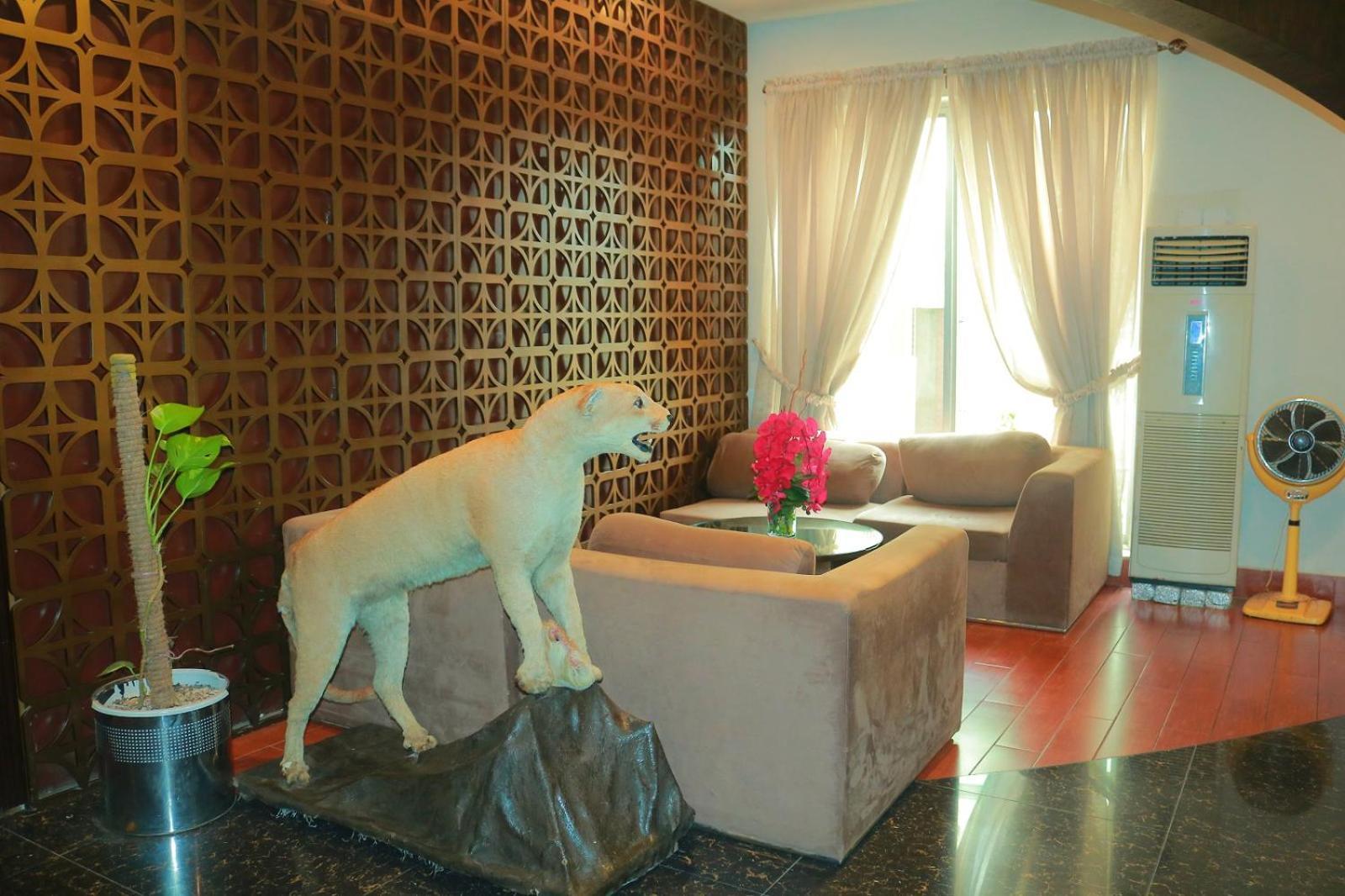 Safari Club 1 Hotel Равалпинди Екстериор снимка