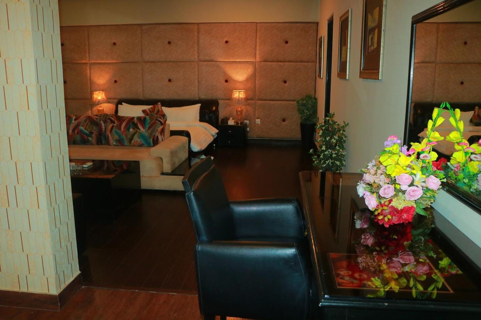 Safari Club 1 Hotel Равалпинди Екстериор снимка