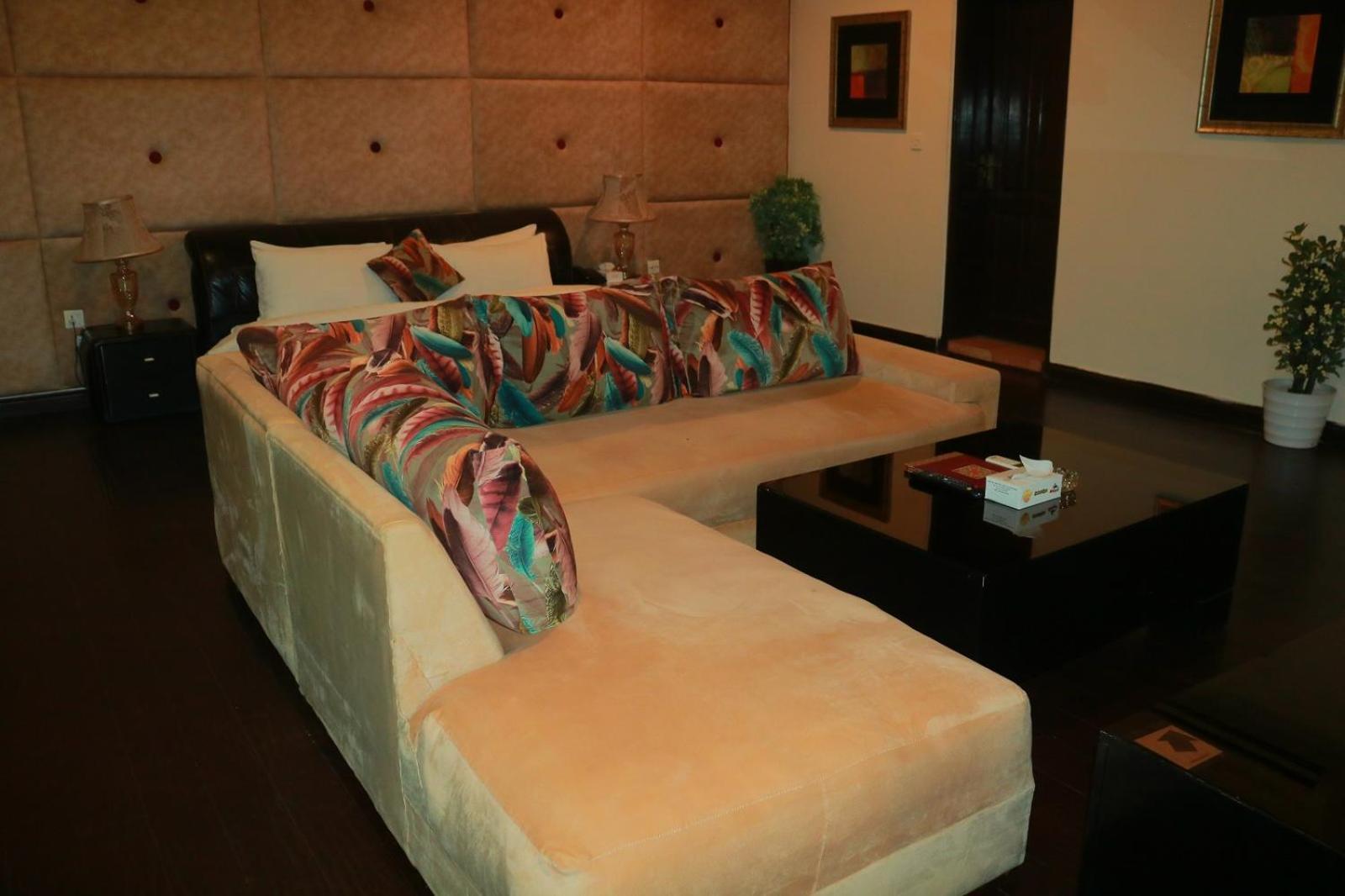Safari Club 1 Hotel Равалпинди Екстериор снимка